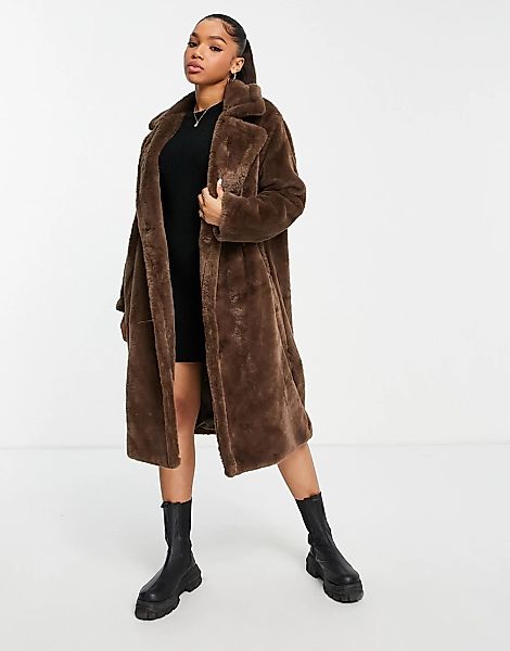 Pull&Bear – Extra-langer Mantel aus Kunstpelz in Braun mit Kragen günstig online kaufen