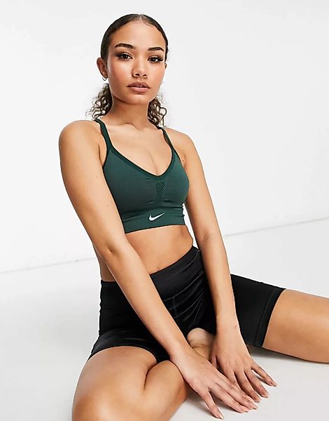 Nike Yoga – Indy – Nahtloser Sport-BH in Grün mit leichter Stützfunktion günstig online kaufen