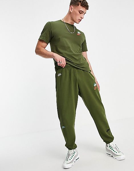 Nike – Essential – Lässig geschnittene Fleece-Jogginghose mit mehreren Logo günstig online kaufen