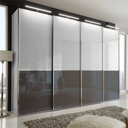 Kleiderschrank in Weiß und Braun 4 Schwebetüren günstig online kaufen