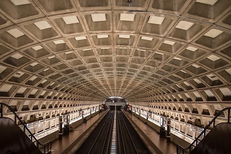 queence Acrylglasbild "U-Bahn Station" Gebäude  Kunst  Zugbilder  Züge Fine günstig online kaufen