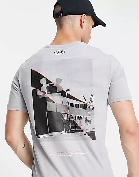 Under Armour – Photoreal – T-Shirt in Grau günstig online kaufen