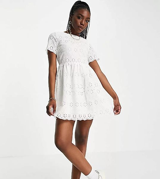 Urban Threads Tall – Minikleid mit Lochstickerei in Weiß günstig online kaufen