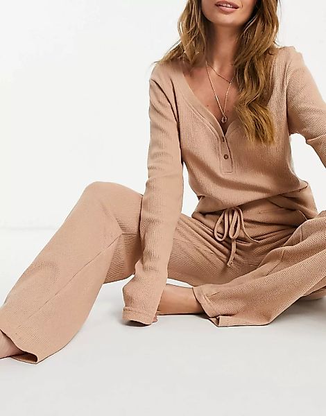 Missguided – Loungewear-Set aus Oberteil und Hose in Kamelbraun-Neutral günstig online kaufen