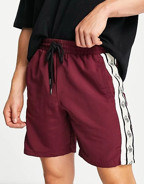 SikSilk – Cali – Shorts in Burgunder mit Zierstreifen-Rot günstig online kaufen
