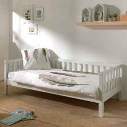 Weißes Kastenbett aus Kiefer Massivholz Skandi Design günstig online kaufen