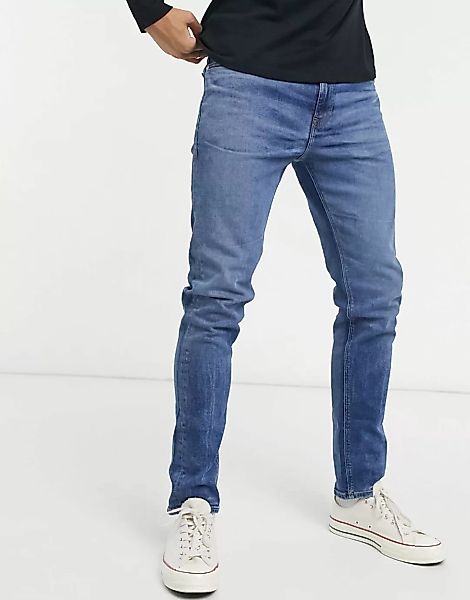 ASOS DESIGN – Eng geschnittene Jeans in dunkelblauer „Less Thirsty“-Waschun günstig online kaufen