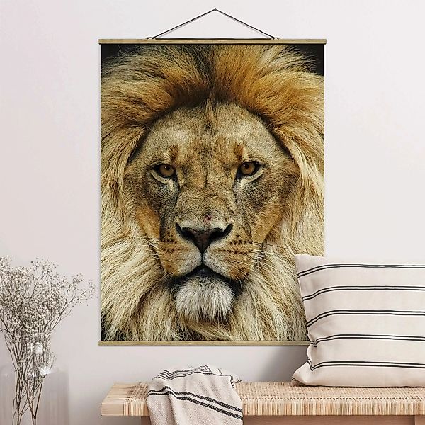 Stoffbild Tiere mit Posterleisten - Hochformat Wisdom of Lion günstig online kaufen
