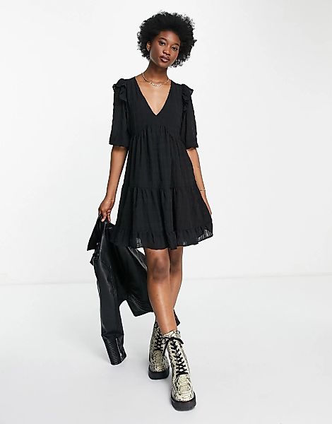 Pimkie – Mini-Hängerkleid aus strukturiertem Leinen in Schwarz mit Rüschenv günstig online kaufen