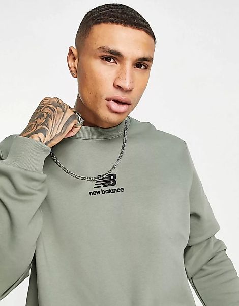New Balance – Sweatshirt mit gestapeltem Logo in Khaki - exklusiv bei ASOS- günstig online kaufen