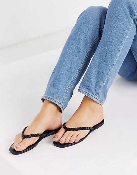 New Look – Flache Sandalen mit geflochtenem Steg in Schwarz günstig online kaufen