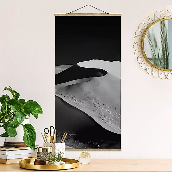Stoffbild Landschaft mit Posterleisten - Hochformat Wüste - Abstrakte Dünen günstig online kaufen