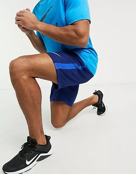 Nike Training – Shorts in Marine-Marineblau günstig online kaufen