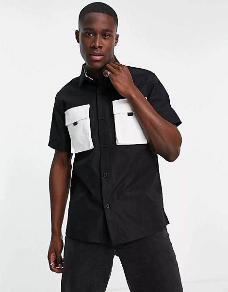 Topman – Kurzärmliges Hemd in Schwarz mit farblich abgesetzten Brusttaschen günstig online kaufen