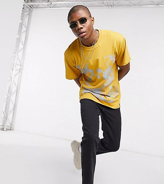 Reclaimed Vintage Inspired – Gelbes T-Shirt mit abstrakten Print vorne-Neut günstig online kaufen