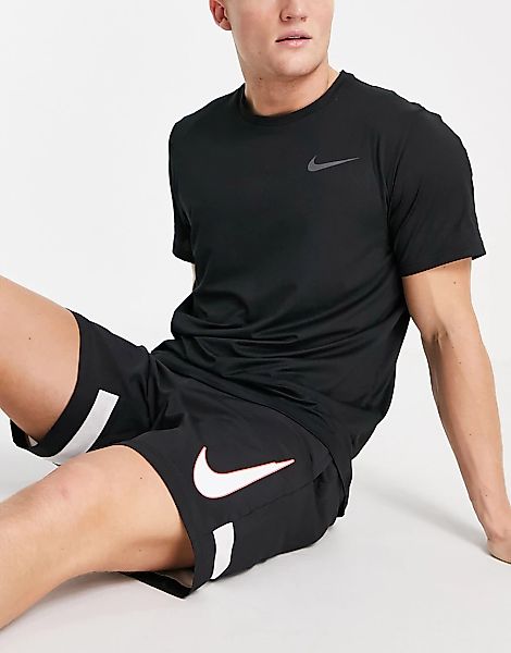 Nike Football – Dri-FIT Academy – Gewebte Shorts in Schwarz günstig online kaufen