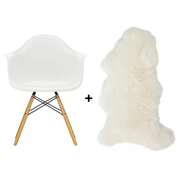 Vitra - Aktionsset Eames Plastic Chair DAW+Lammfell gratis - weiß/Lammfell günstig online kaufen