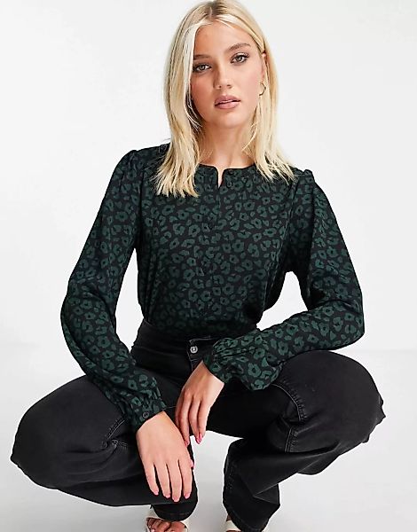 JDY – Hemd in Grün mit Grandad-Kragen, weiten Ärmeln und Tierfellmuster-Meh günstig online kaufen