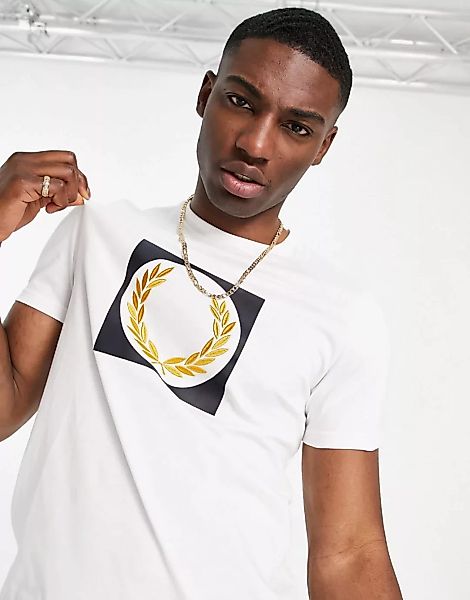 Fred Perry Laurel Wreath – T-Shirt mit Grafik in Weiß günstig online kaufen