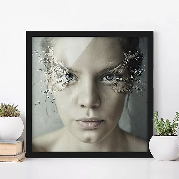 Bild mit Rahmen Portrait - Quadrat Emotionale Frau günstig online kaufen