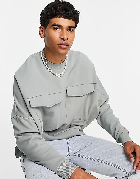 ASOS DESIGN – Lässiges, kastenförmiges Sweatshirt mit Utility-Taschen in Gr günstig online kaufen