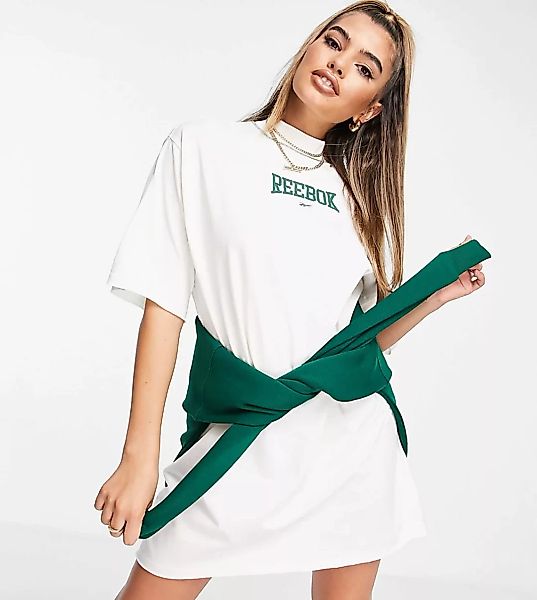 Reebok – T-Shirt-Kleid in gebrochenem Weiß mit Basketball-Design und Vintag günstig online kaufen