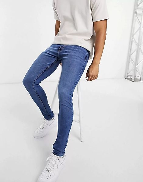 Criminal Damage – Core – Eng geschnittene Jeans in Midstone-Waschung-Neutra günstig online kaufen