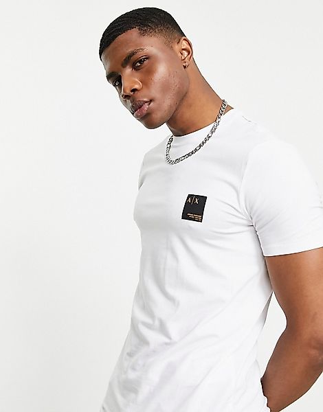 Armani Exchange – T-Shirt in Weiß mit Logoaufnäher günstig online kaufen