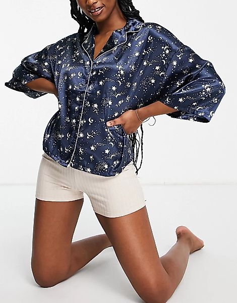 Vero Moda – Mix & Match – Kurzärmliges Pyjamahemd mit kosmischem Muster-Bun günstig online kaufen