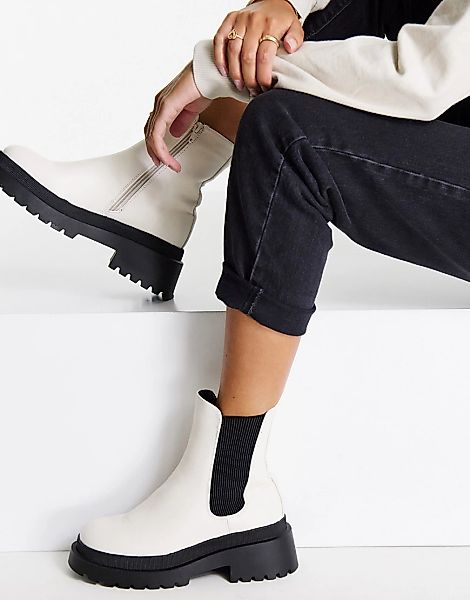 New Look – Flache Ankle-Boots im Chelsea-Stil in gebrochenem Weiß mit dicke günstig online kaufen