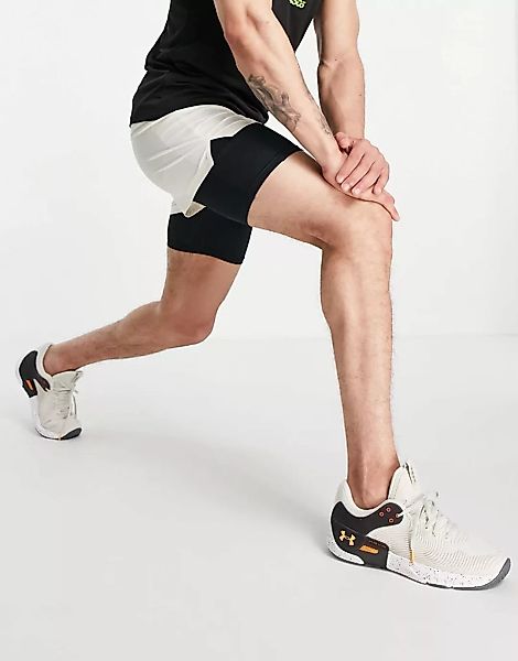 ASOS 4505 – Schnelltrocknende 2-in-1-Shorts in Stein mit Logo-Neutral günstig online kaufen