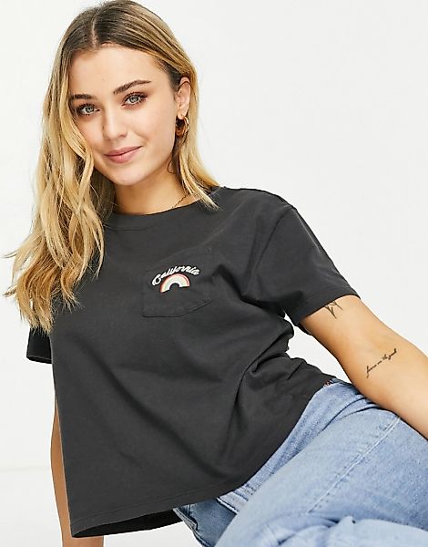 Hollister – Kurzes T-Shirt in Schwarz mit bestickter Tasche günstig online kaufen