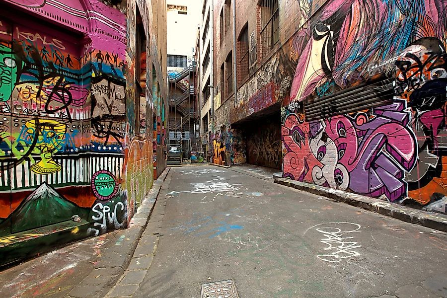 Papermoon Fototapete "Graffiti-Gasse" günstig online kaufen
