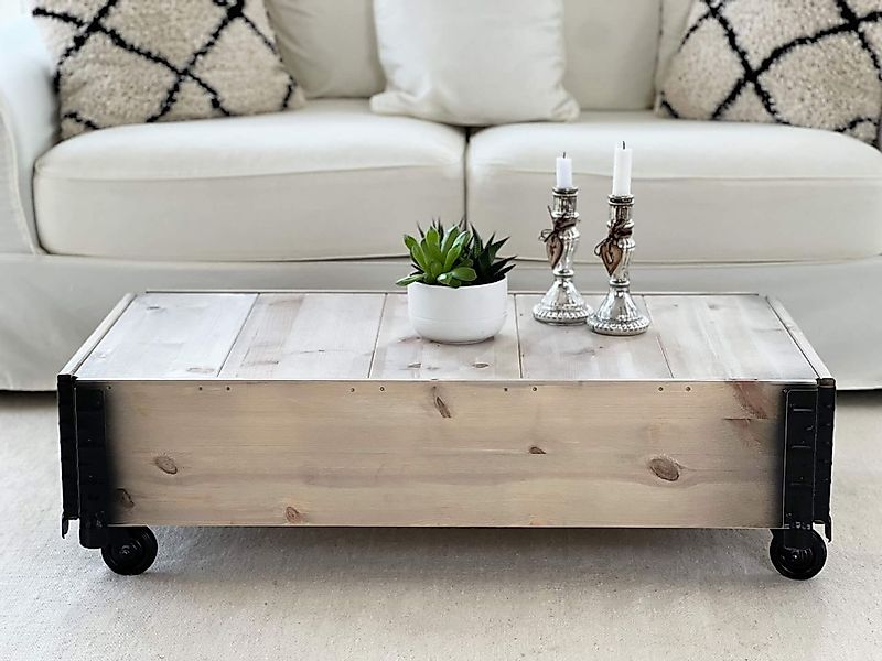 Couchtisch grau aus massivem Holz im Vintage-Look mit Rollen günstig online kaufen