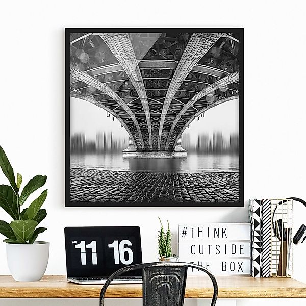 Bild mit Rahmen - Quadrat Under The Iron Bridge günstig online kaufen