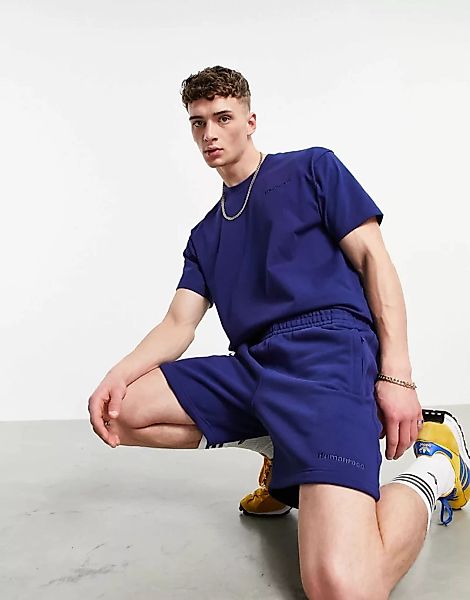 adidas Originals x Pharrell Williams – Hochwertige Shorts in Marineblau günstig online kaufen
