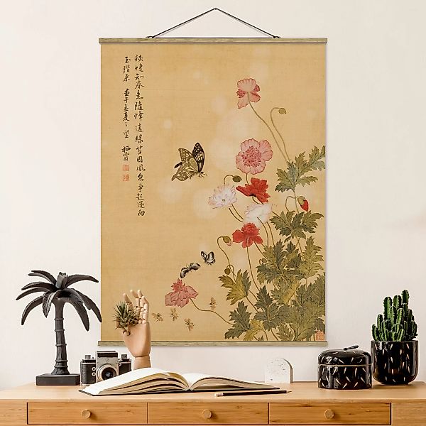 Stoffbild Tiere mit Posterleisten - Hochformat Yuanyu Ma - Mohnblumen und S günstig online kaufen
