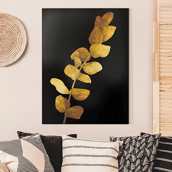 Leinwandbild Blumen - Hochformat Gold - Eukalyptus auf Schwarz günstig online kaufen