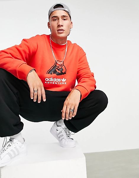 adidas Originals – Adventure – Sweatshirt in Rot mit Polarbär-Grafik günstig online kaufen