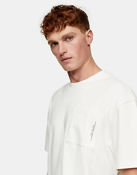 Topman – Strukturiertes T-Shirt mit Tasche in Ecru-Weiß günstig online kaufen