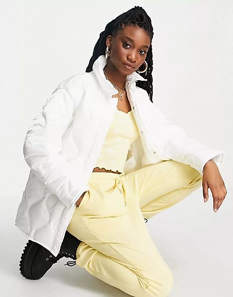 ASOS DESIGN – Wattierte Jacke in Weiß mit Zwiebelsteppnähten günstig online kaufen