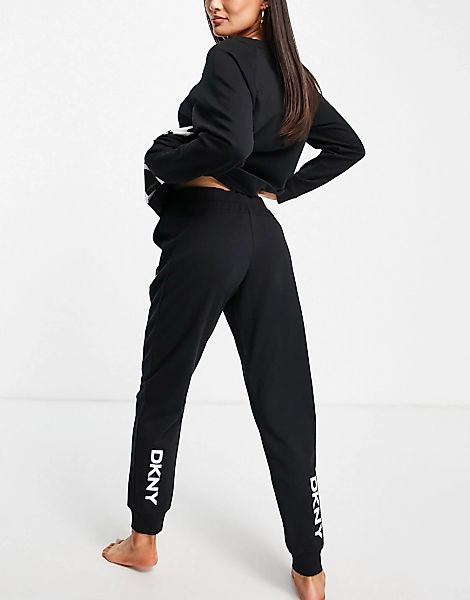 DKNY – Lounge-Jogginghose aus Jersey in Schwarz mit Logo günstig online kaufen