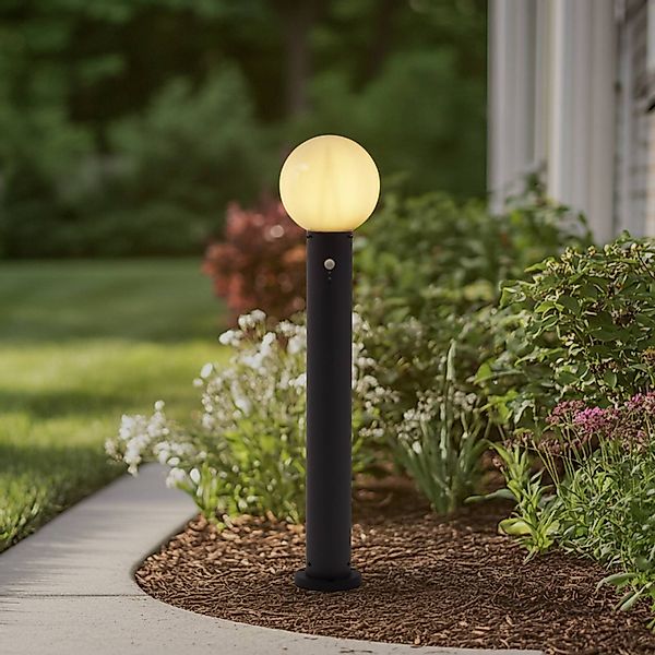 Lindby Wegeleuchte Dangan, weiß, 90 cm, Glas, Sensor günstig online kaufen