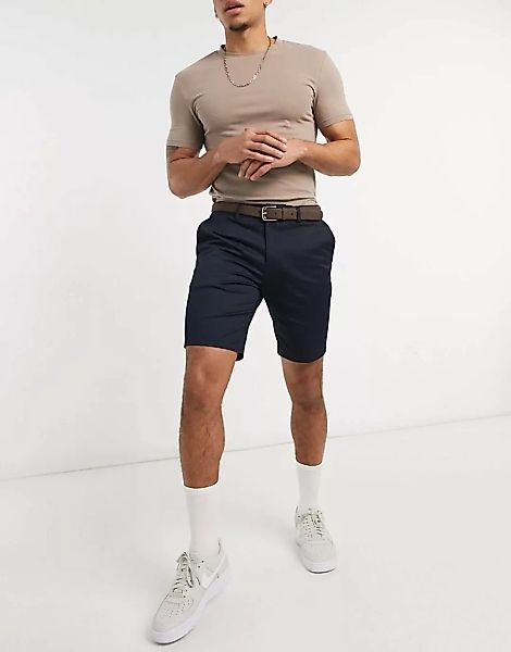 River Island – Marineblaue, schmal geschnittene Chino-Shorts mit Gürtel günstig online kaufen