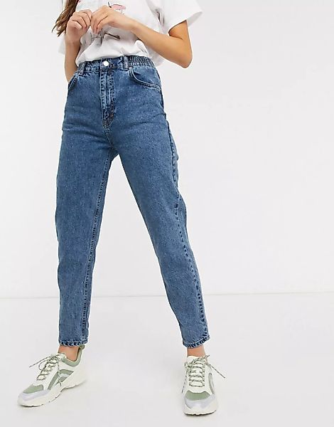 Pull&Bear – Mittelblaue Mom-Jeans mit elastischer Taille günstig online kaufen