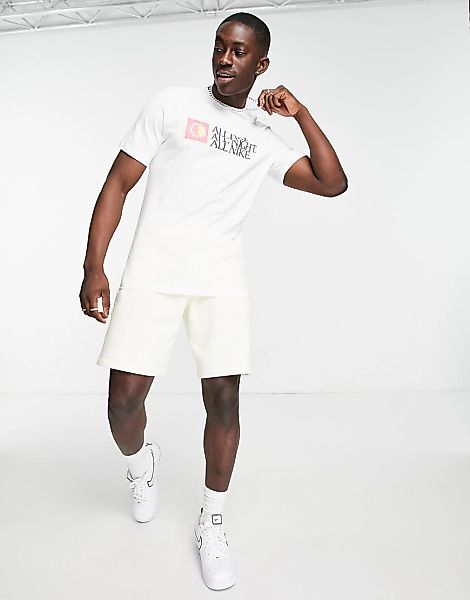 Nike – T-Shirt mit Text-Grafik in Weiß günstig online kaufen