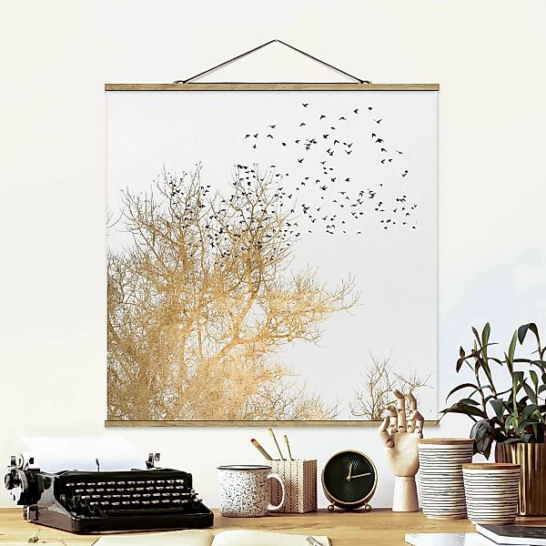 Stoffbild mit Posterleisten Vogelschwarm vor goldenem Baum günstig online kaufen