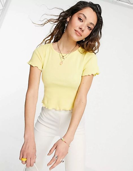ASOS DESIGN – Kurzes, eng anliegendes T-Shirt mit gekräuseltem Saum in Gelb günstig online kaufen