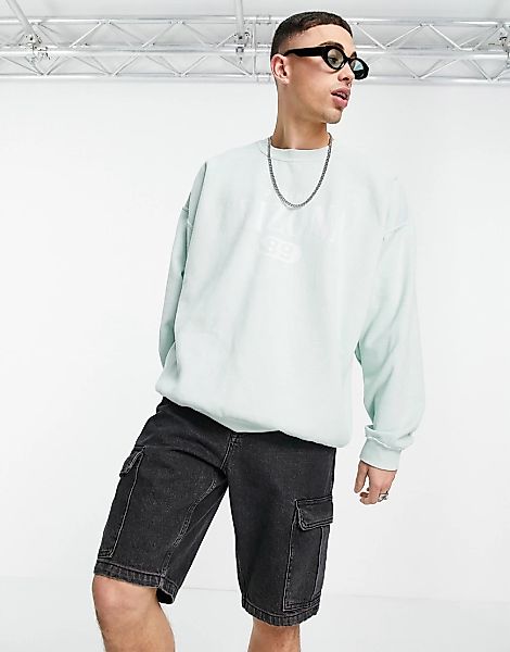 New Look – Sweatshirt mit Arizona-Print in Salbeigrün überfärbt günstig online kaufen