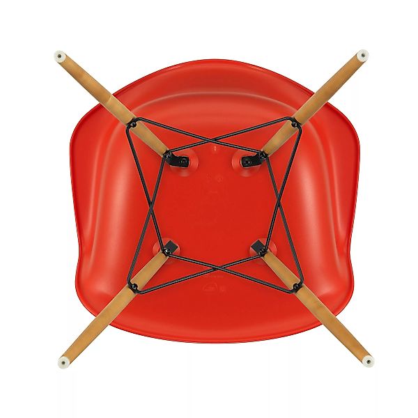 Vitra - Eames Plastic Armchair DAW Gestell Ahorn gelblich - mohnrot/Sitzsch günstig online kaufen